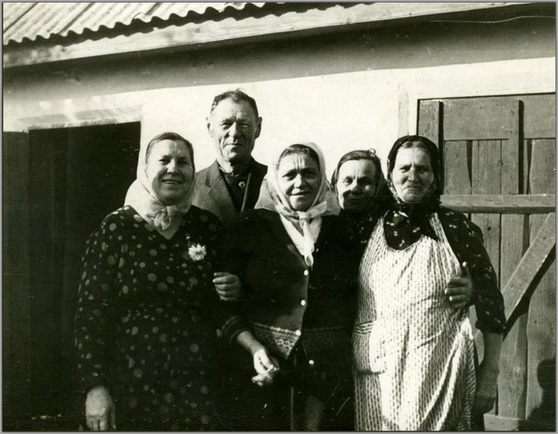В.С. Боринский с односельчанами. Прим 1953 г.